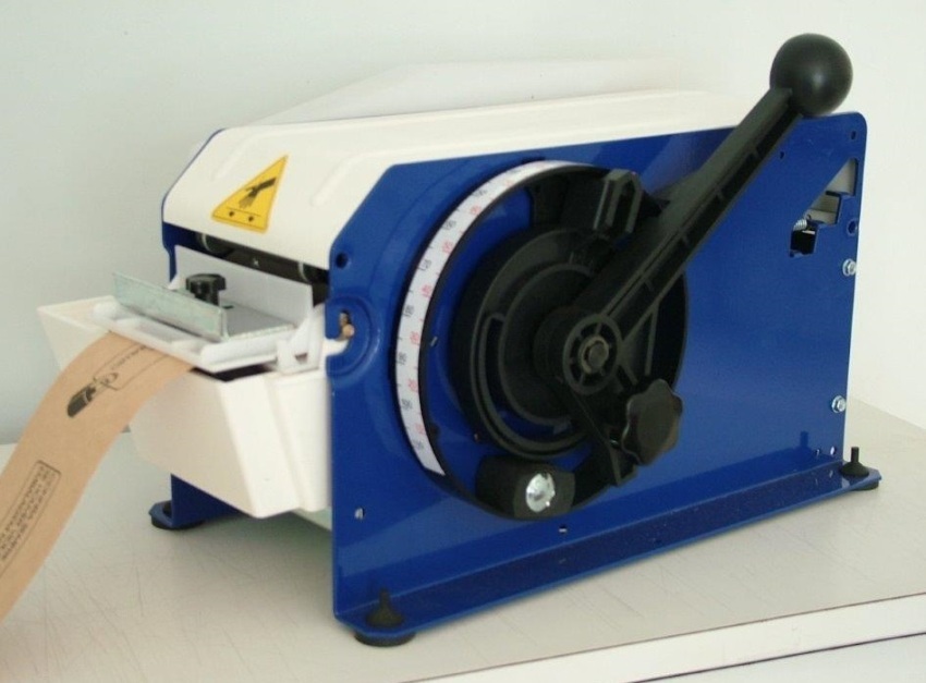 Aparelho Semi-Automático (manual) para Aplicação de Fita Gomada - FOTO 1 Aparelho Semi-Automático (manual) para Aplicação de Fita Gomada - FOTO 1
